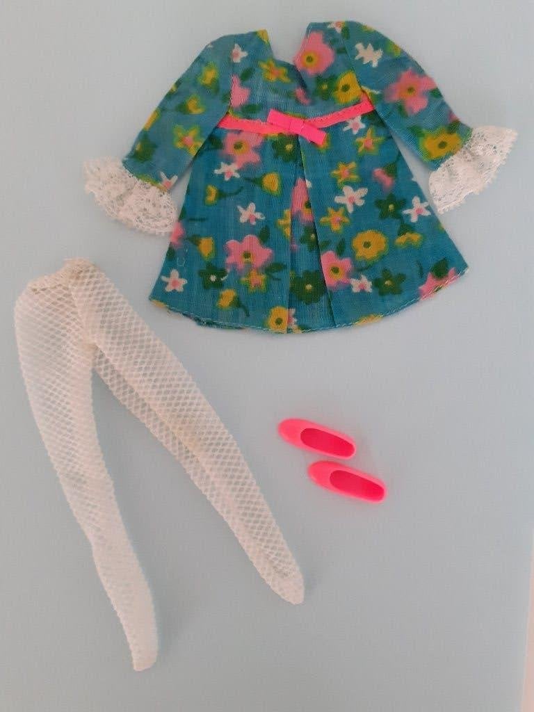 Barbie SKIPPER "Posy Party" (1968), Verzamelen, Verzenden, Zo goed als nieuw, Kleertjes