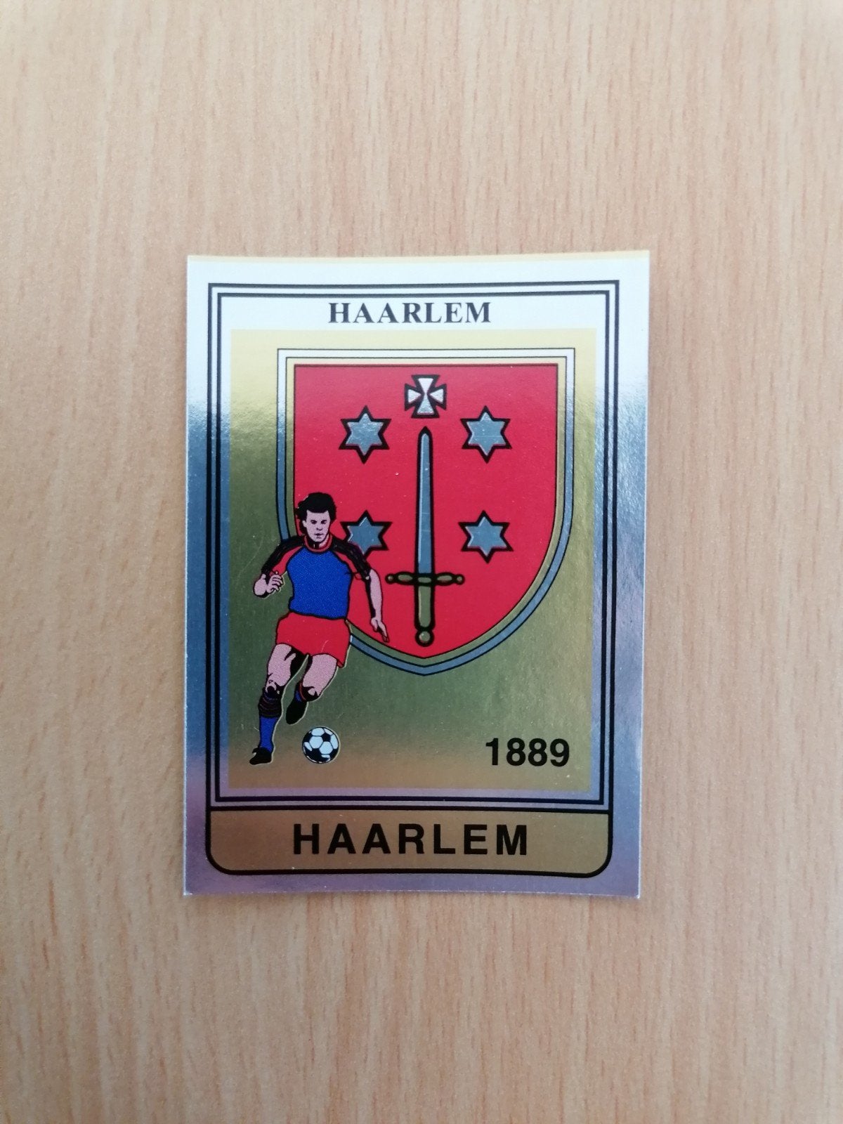 Panini Voetbal 85 #153 Haarlem embleem., Ophalen of Verzenden, Zo goed als nieuw, Plaatje
