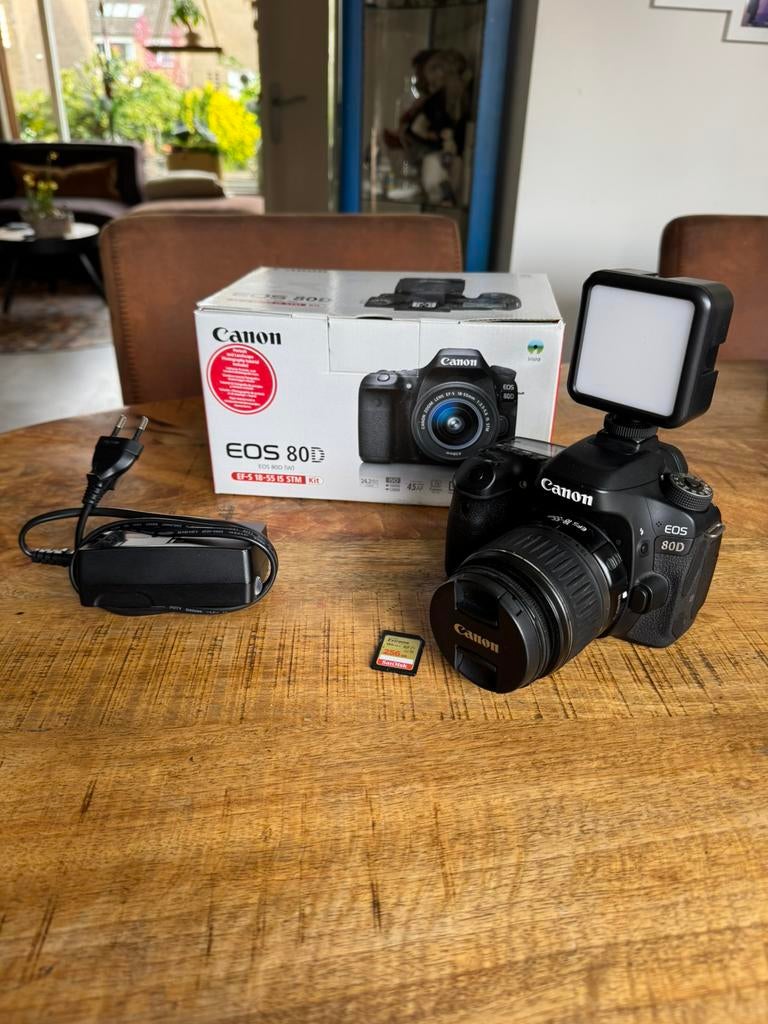 Canon 80D body en 18-55mm lens. SD kaart, Ophalen, Zo goed als nieuw, Canon, Geen optische zoom