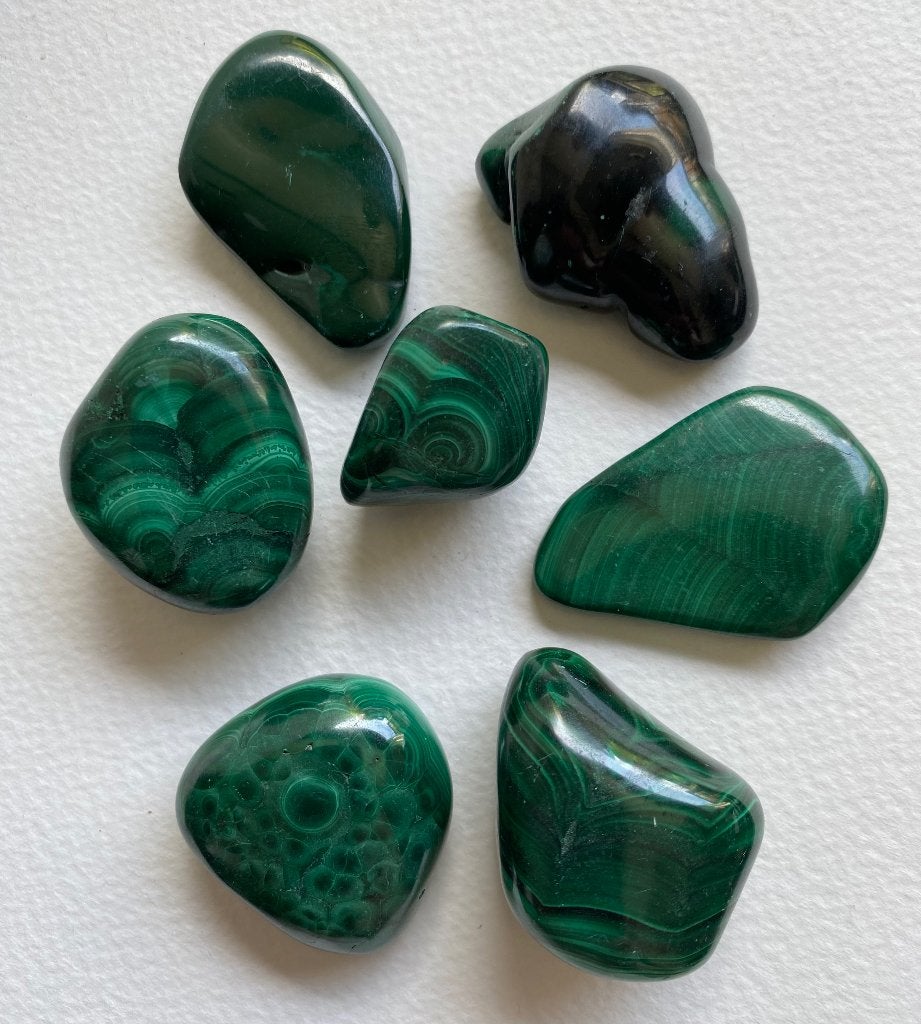 7 x malachiet stenen, totaal 254 gram,, Ophalen of Verzenden, Mineraal