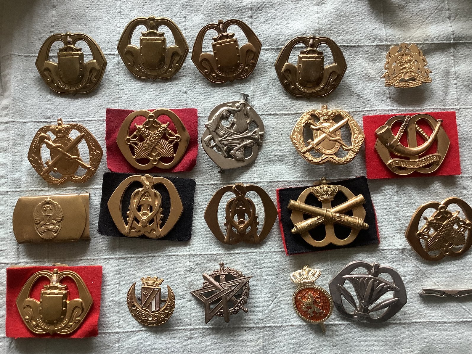 Baretembleem, Verzamelen, Ophalen of Verzenden, Landmacht, Nederland, Embleem of Badge