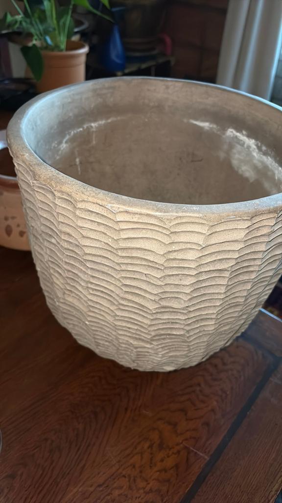 Grote bloempot met uniek reliëf, terracotta, Tuin en Terras, Bloempotten, Gebruikt, Rond, Binnen, Minder dan 40 cm