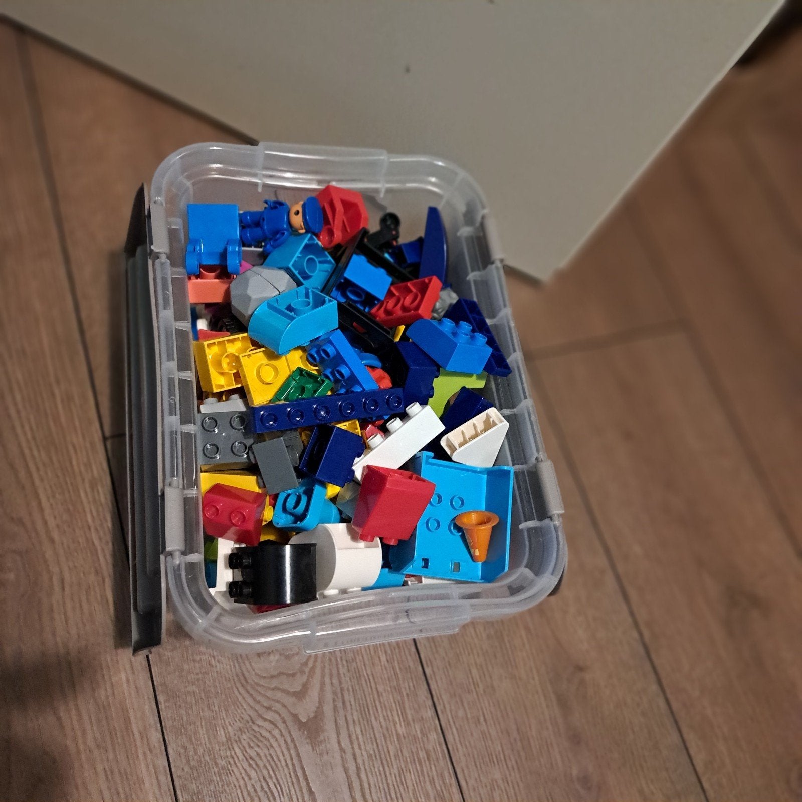 Grote doos met diverse Lego Duplo stenen en figuren, Gebruikt, Ophalen of Verzenden, Duplo, Losse stenen