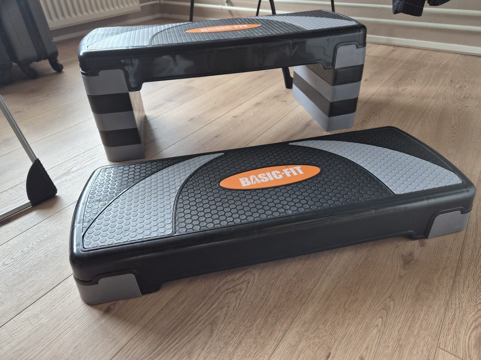 Basic-Fit Stepbanken (2 stuks), Sport en Fitness, Fitnessmaterialen, Ophalen, Zo goed als nieuw, Benen, Stepbank