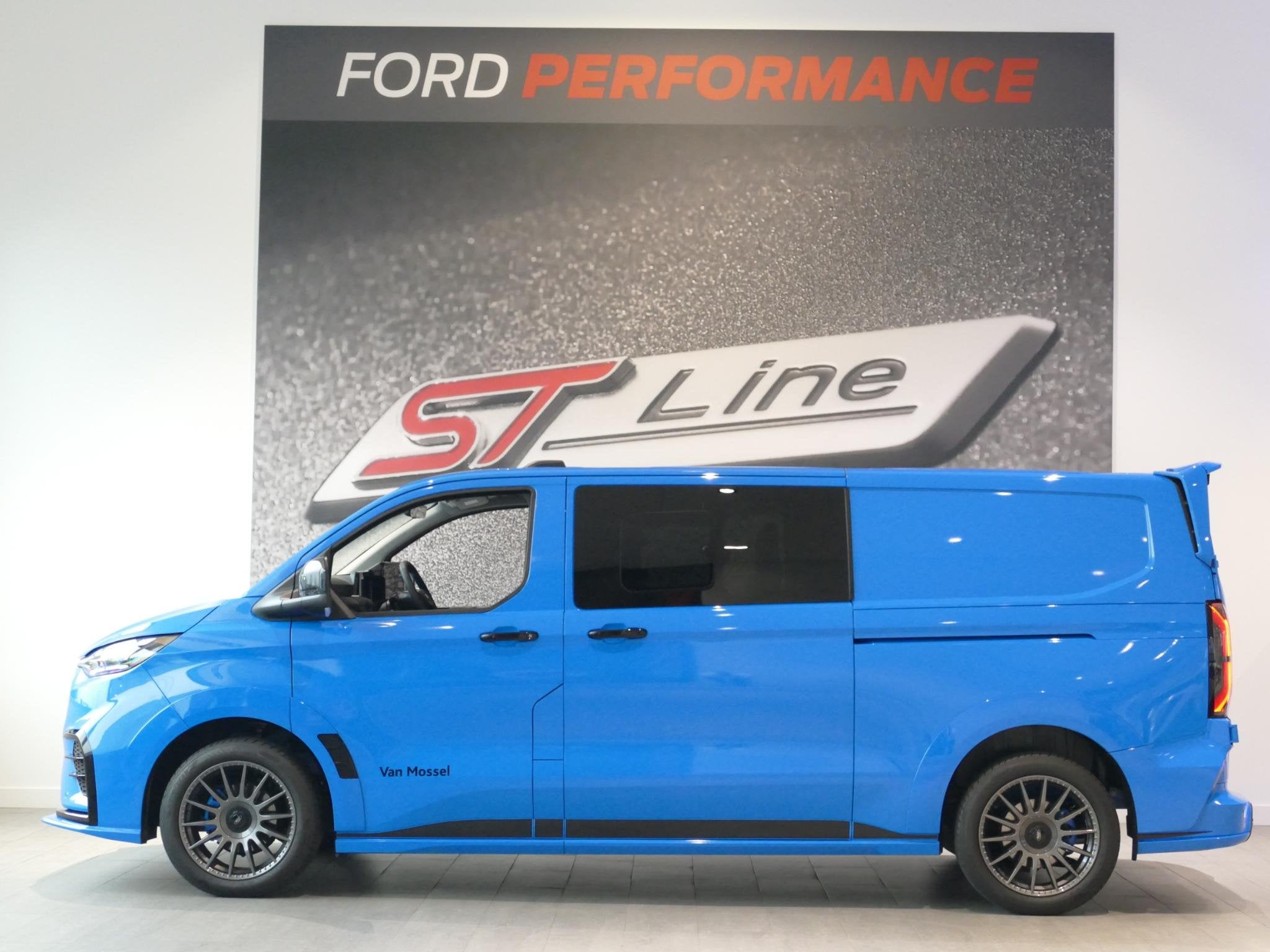 Ford E-Transit Cust. 320 L2H1 MS-RT 65 kWh DC | UNIEK! | €, Auto's, Bestelauto's, Automaat, 12 maanden, Blauw, 470 min