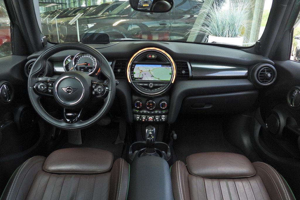 MINI Hatchback Cooper Automaat / Panoramadak / Comfortstoele, Auto's, 12 maanden, Gebruikt, Euro 6, Automatische klimaatregeling