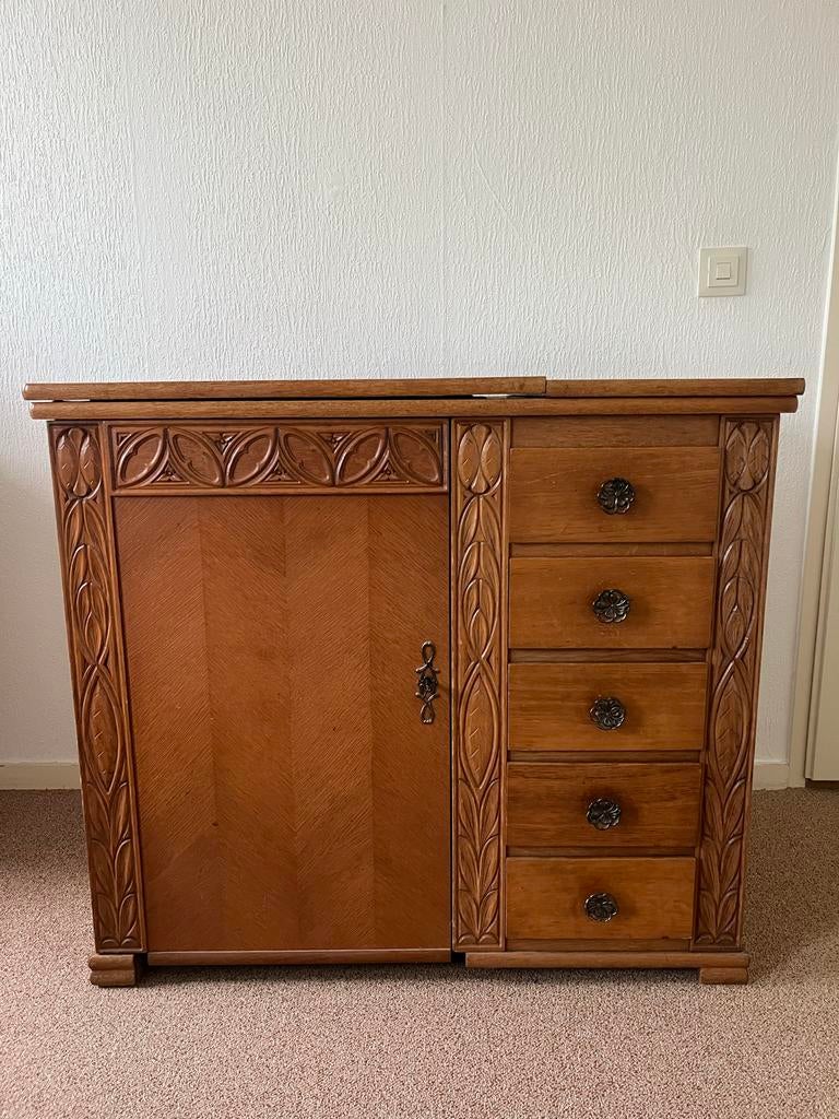 Houten meubel voor montage naaimachine op lift., Ophalen, Gebruikt