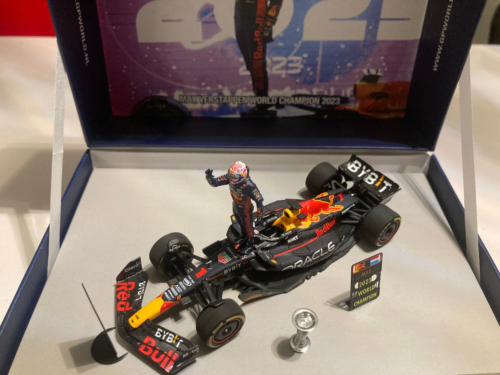 Max Verstappen gpworld box world champion 2023, Ophalen of Verzenden, Nieuw, Formule 1