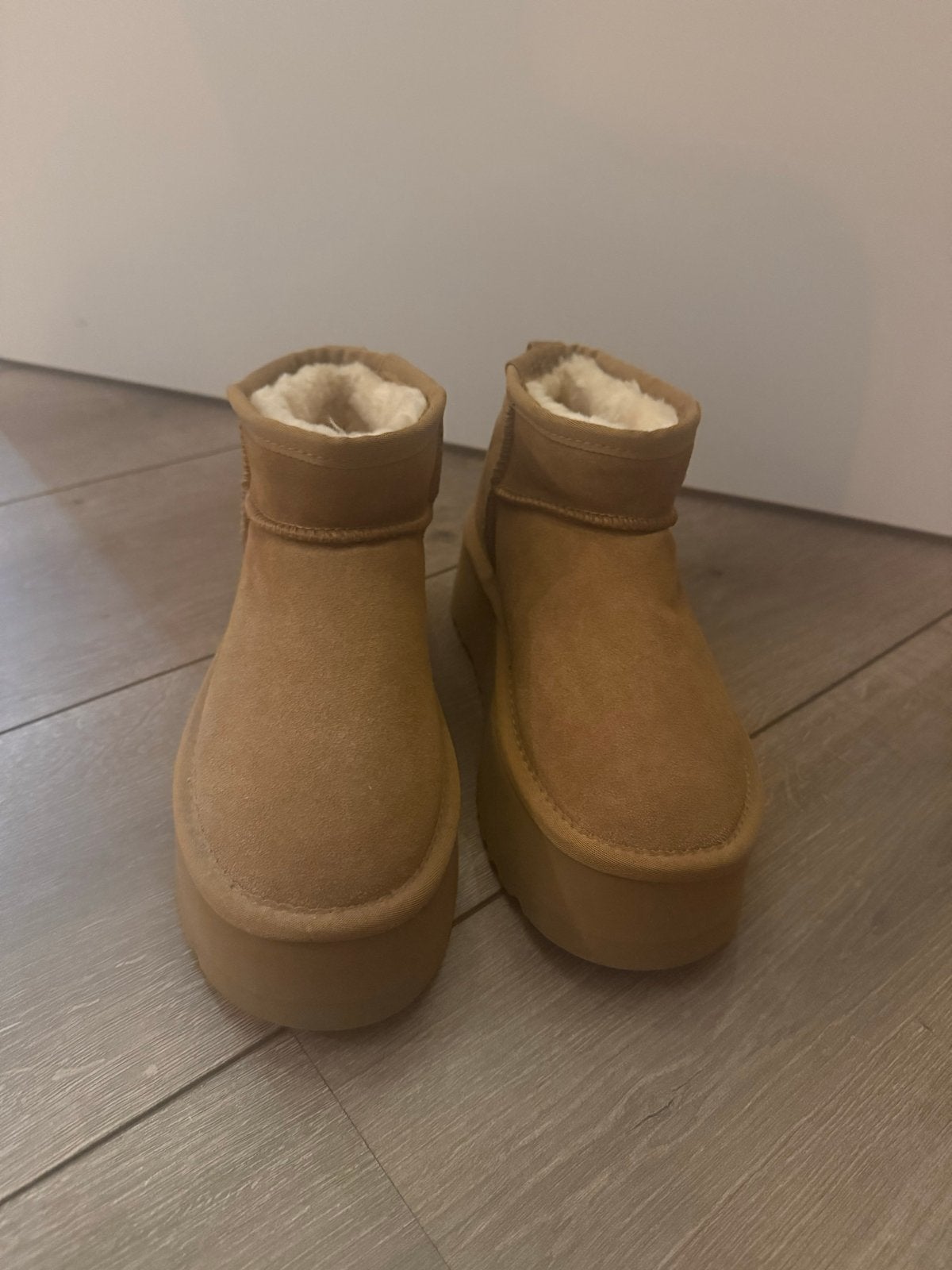 UGG Laarzen Maat 38 - NIEUW!, Bruin, Lage of Enkellaarzen, Nieuw, Ophalen of Verzenden