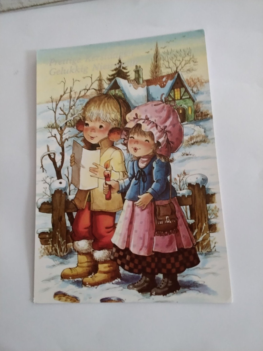 Vintage Kerstkaart: Jongen en Meisje in de Sneeuw, Ophalen of Verzenden, 1960 tot 1980, Gelopen