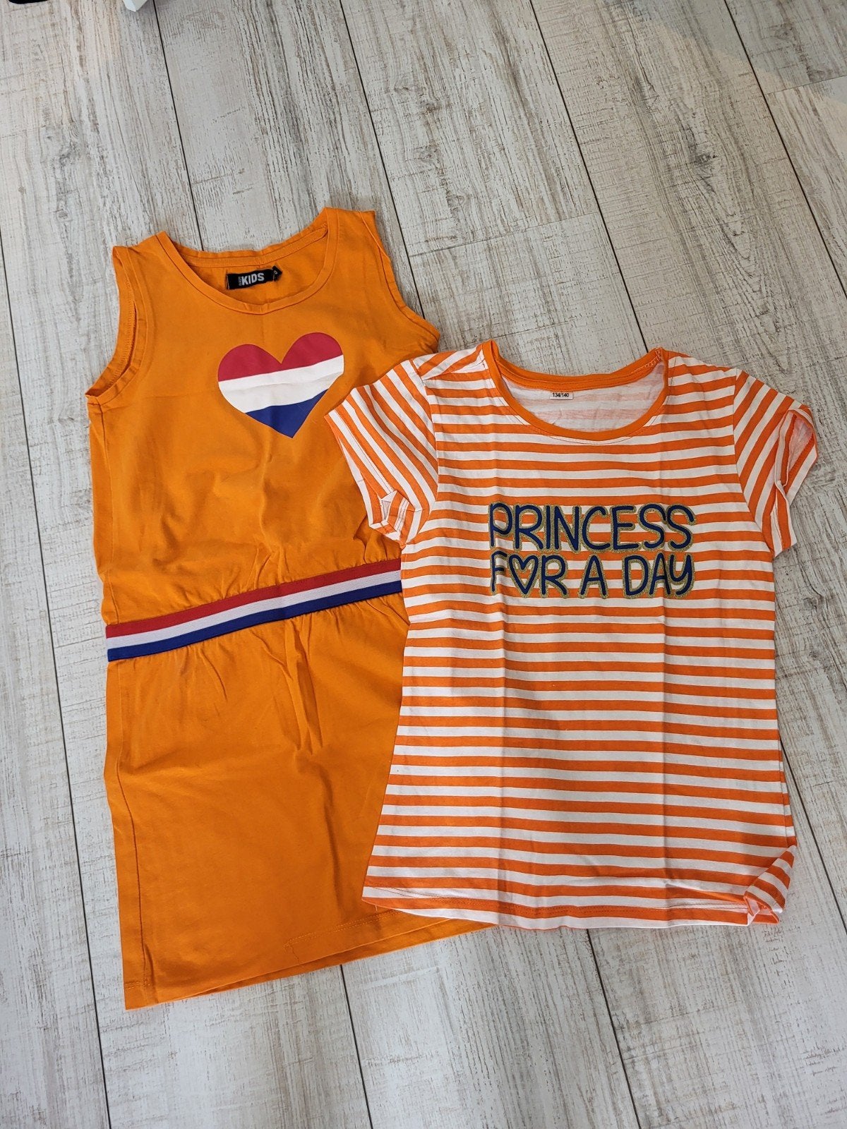 Koningsdag setje. Maat 134. Jurkje en t-shirt., Kinderen en Baby's, Ophalen of Verzenden, Gebruikt, Europe kids, Meisje