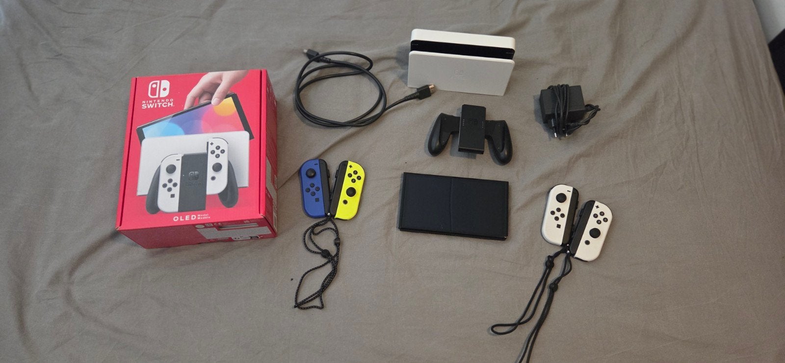 Nintendo Switch OLED - Zo goed als nieuw met extra's, Spelcomputers en Games, Spelcomputers | Nintendo Switch, Zo goed als nieuw