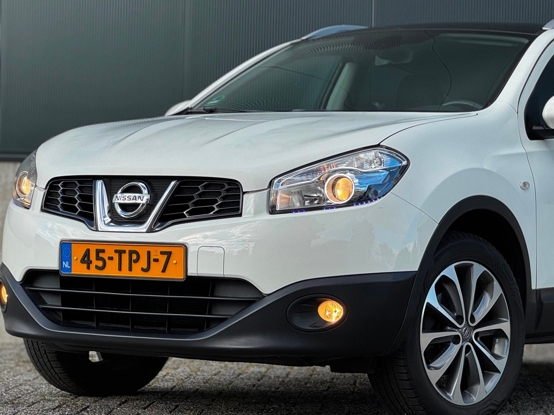 Nissan Qashqai 1.6 Connect Edition|NAVI|PANO|CAMERA|TREKHAAK, Voorwielaandrijving, Gebruikt, 1225 kg, 4 cilinders