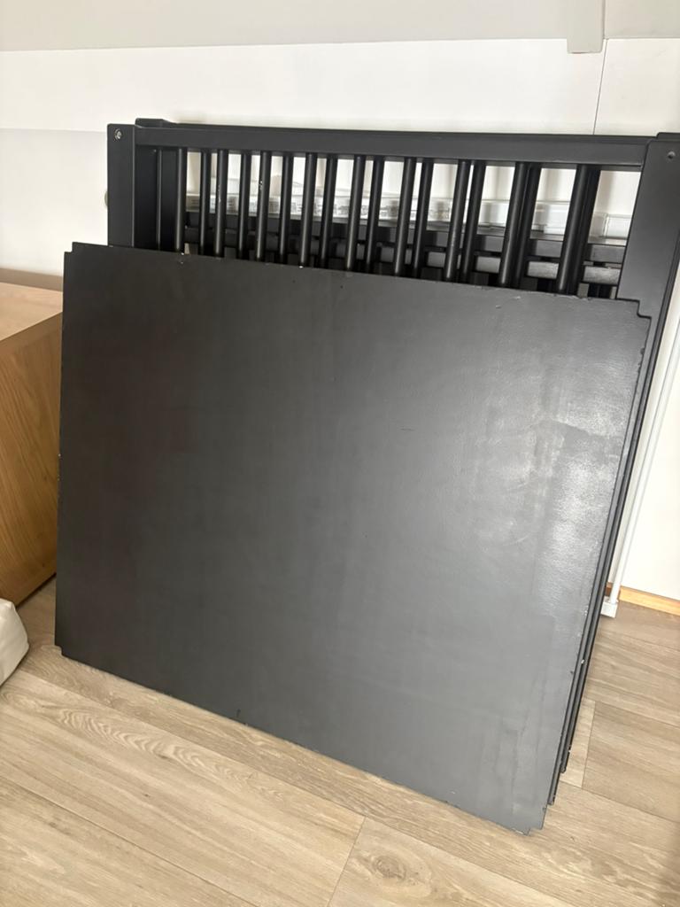Zwart ledikant voor baby of peuter, Kinderen en Baby's, Babywiegjes en Ledikanten, Ophalen, Gebruikt, Ledikant