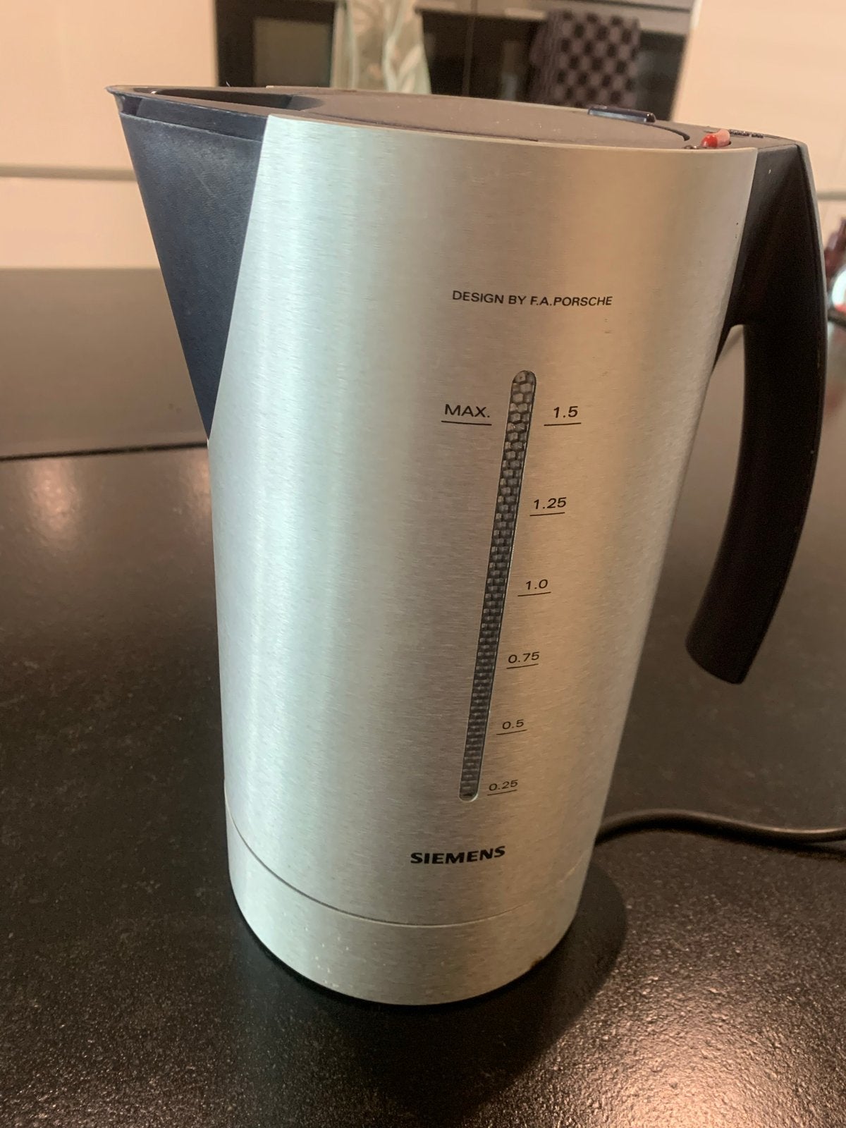 Siemens Porsche Design Waterkoker - Stijlvol en Functioneel, 1 tot 2 liter, Ophalen of Verzenden, Gebruikt, Draadloos