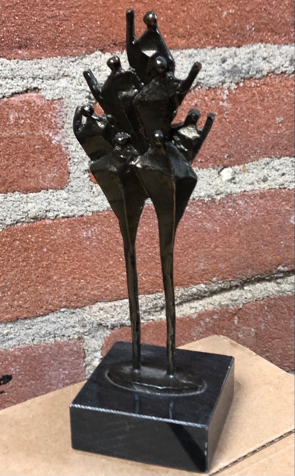Verbronsd beeldje "Family" van Corry Ammerlaan (Artihove), Groep mensen, Minder dan 20 cm, Ophalen of Verzenden, Brons