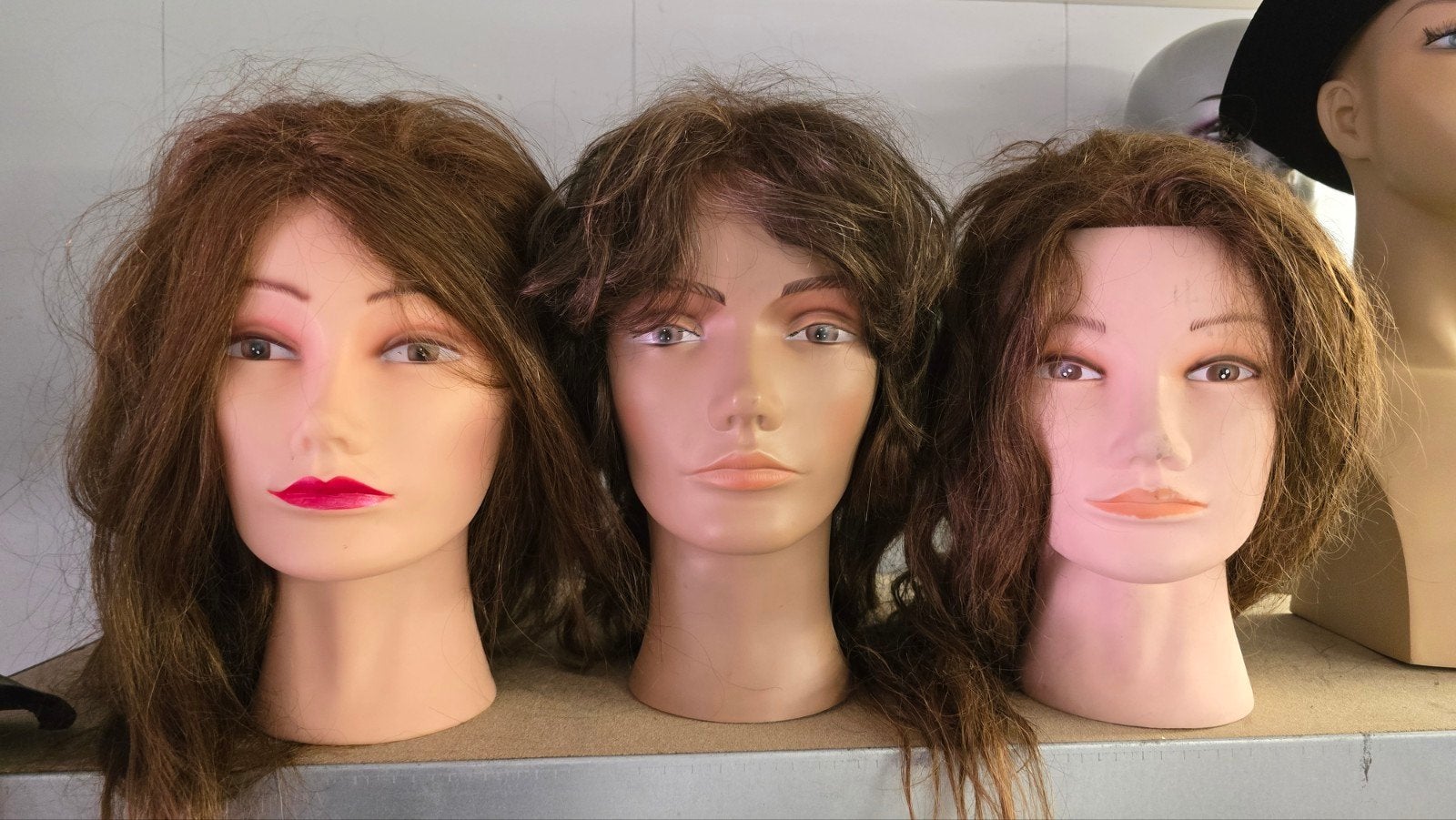 3x Mannequin Hoofden met Pruiken - Diverse Haarstijlen, Onbekend, Ophalen, Zo goed als nieuw