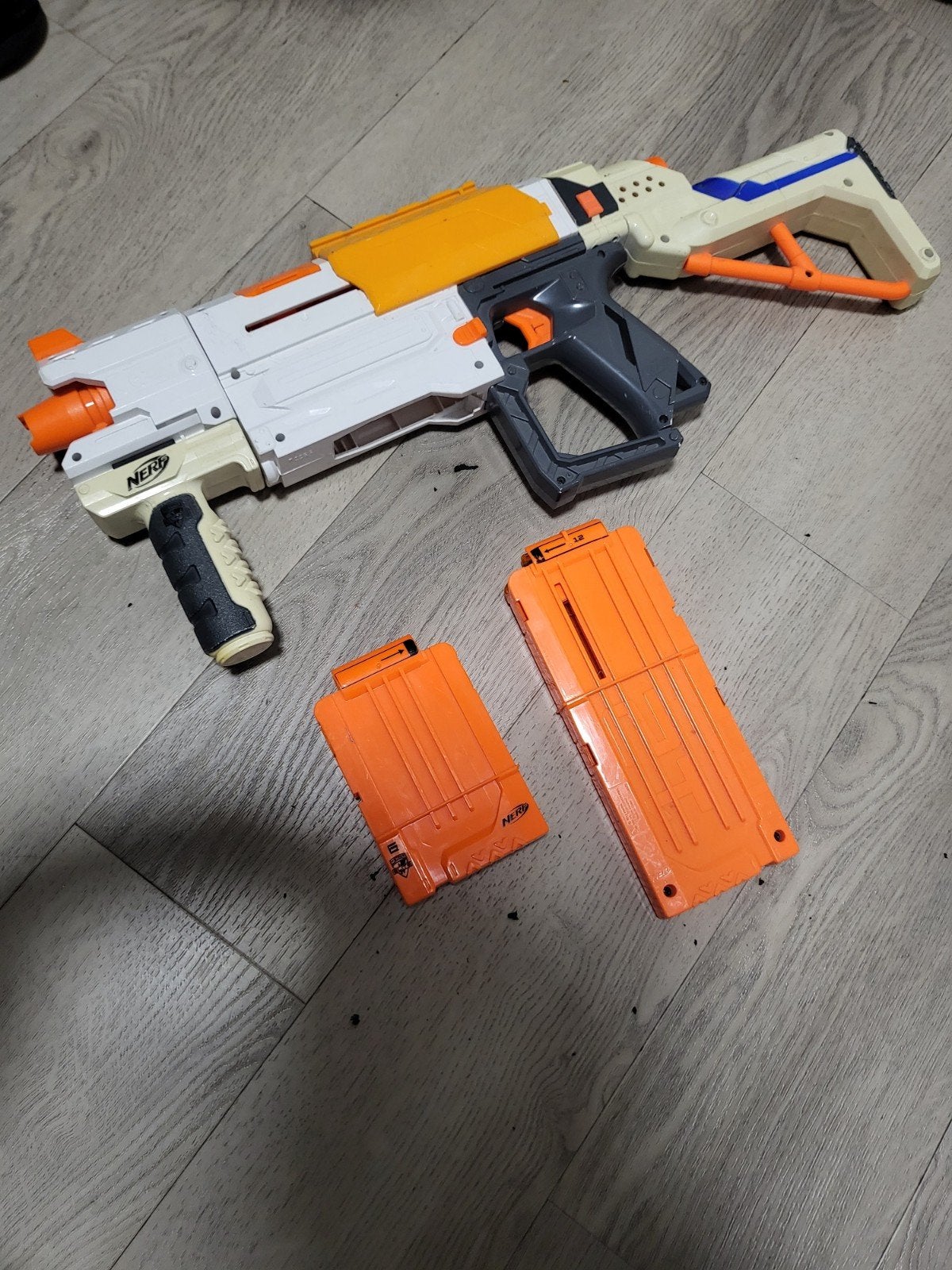 Nerf Blaster met magazijnen - werkt nog goed, Ophalen of Verzenden, Gebruikt, Jongen of Meisje