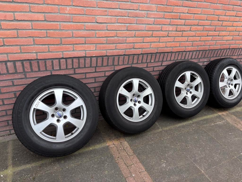 Volvo XC 60, 17 inch velgen met zomerbanden 235/65 R17, Auto-onderdelen, Banden en Velgen, Gebruikt, Banden en Velgen, 17 inch