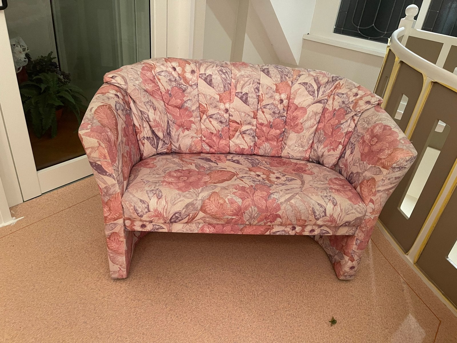 Vintage tweepersoons bankje met bloemenprint, Huis en Inrichting, Ophalen, Gebruikt, 150 tot 200 cm, Tweepersoons