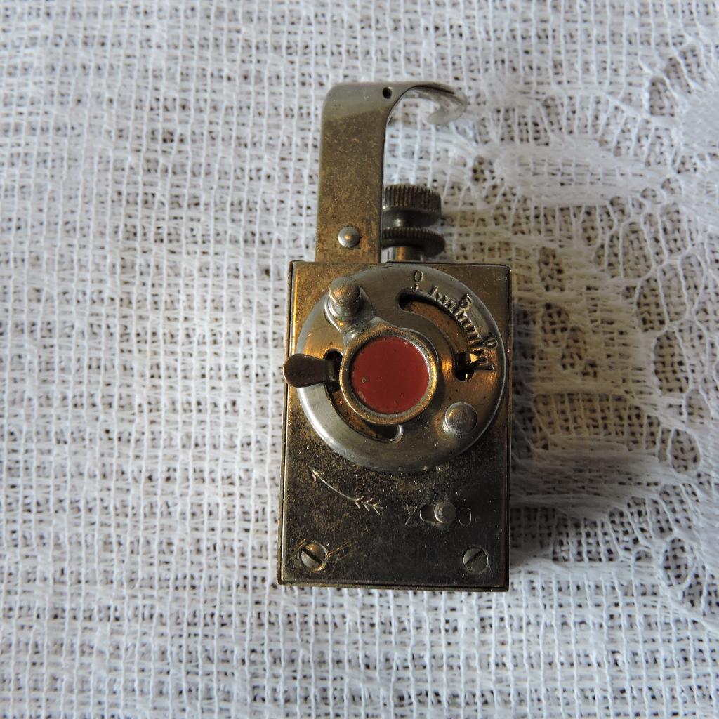 Zelfontspanner Peegee 1925-1934 Dresden voorloper Autoknips, Ophalen of Verzenden