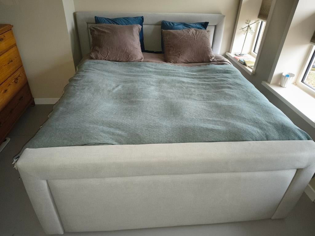 Gestoffeerd bed met gestoffeerde matrassen king size, Ophalen, Modern en comfortabel, 210 cm, Tweepersoons