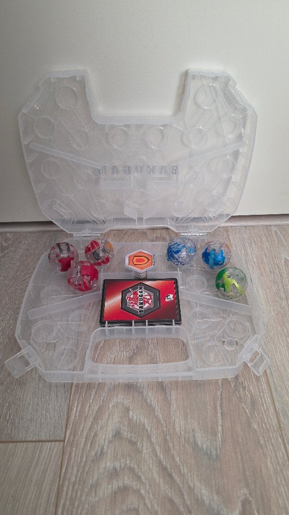 Bakugan clear koffer met diamond bakugan en kaarten, Ophalen of Verzenden, Zo goed als nieuw