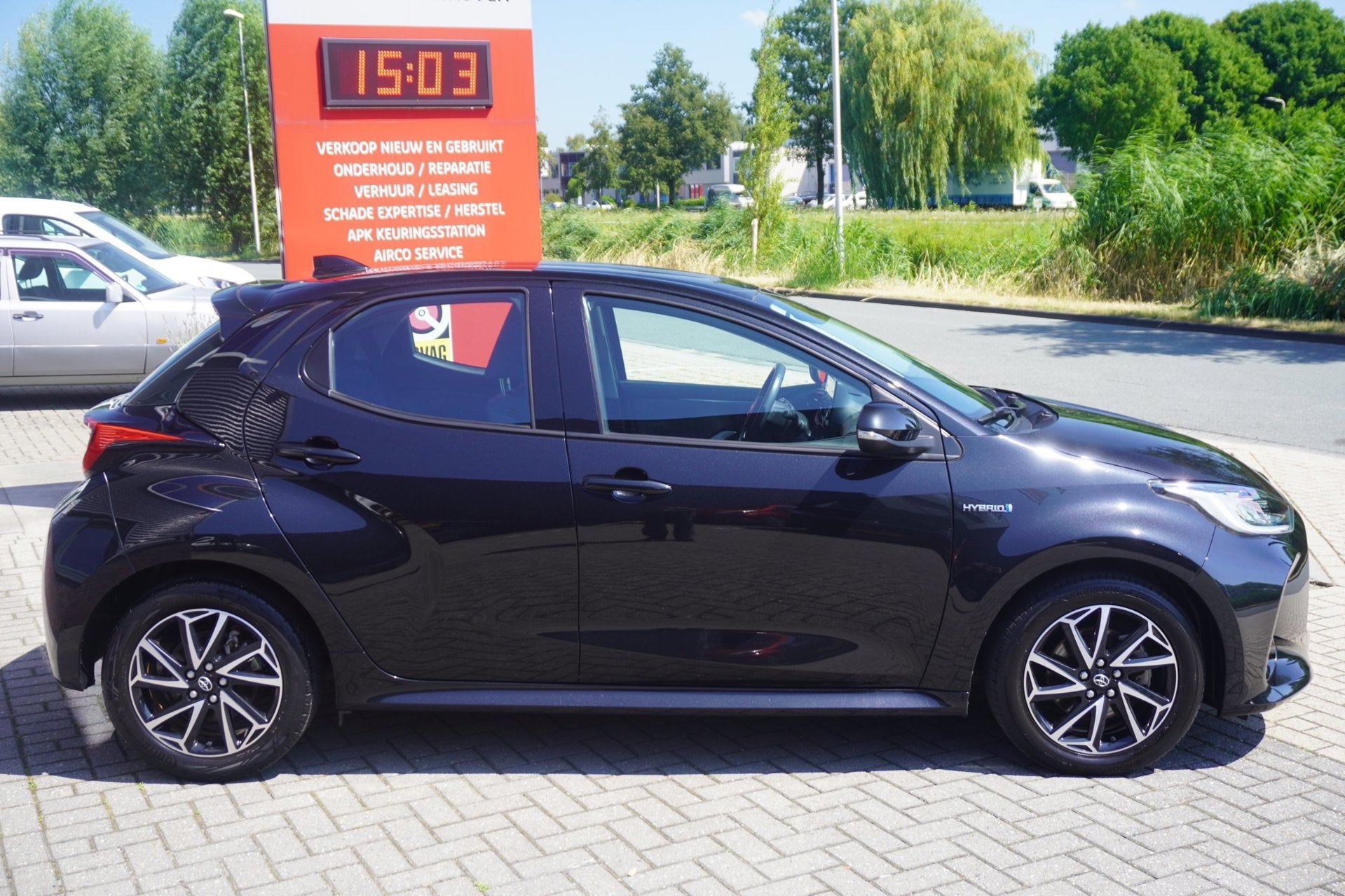 Toyota Yaris 1.5 Hybrid Dynamic / Camera / Carplay / ACC / D, Gebruikt, 450 kg, Bedrijf, Hybride Elektrisch/Benzine