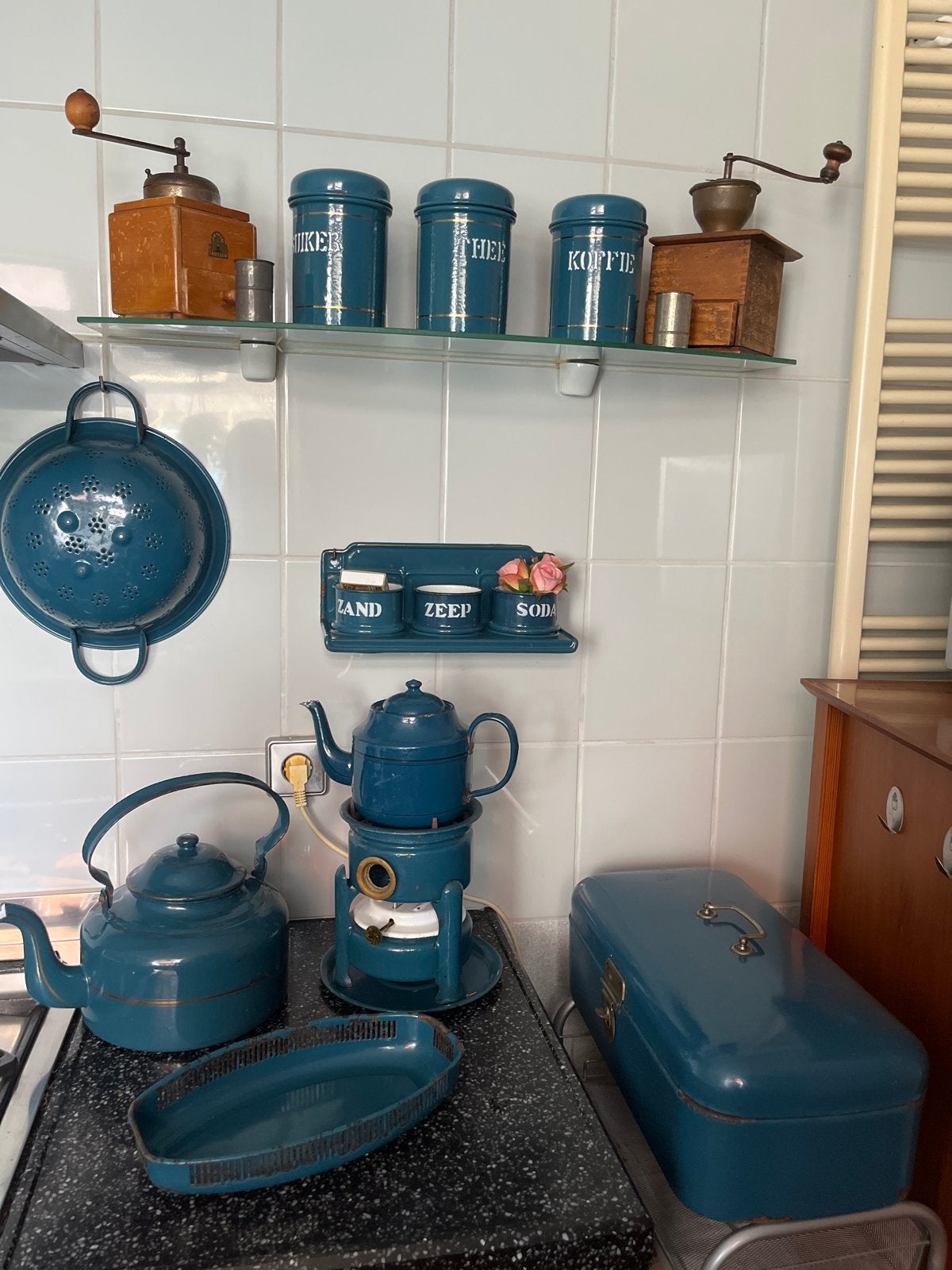 Vintage geëmailleerde keukenaccessoires set, Antiek en Kunst, Antiek | Emaille, Ophalen
