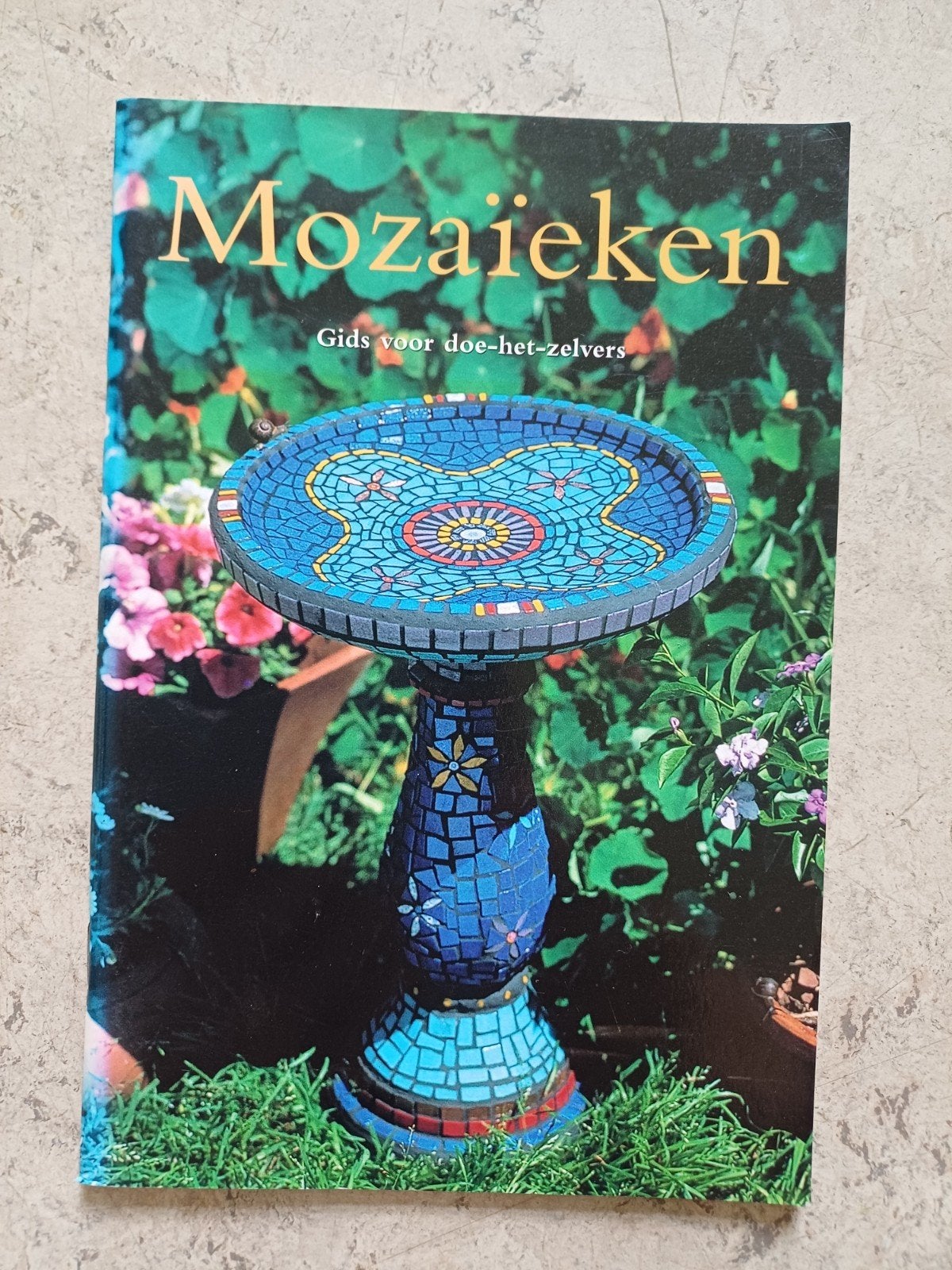 Mozaïeken: Gids voor doe-het-zelvers - Klein Boekje, Boeken, Ophalen of Verzenden, Gelezen, Overige onderwerpen, Onbekend