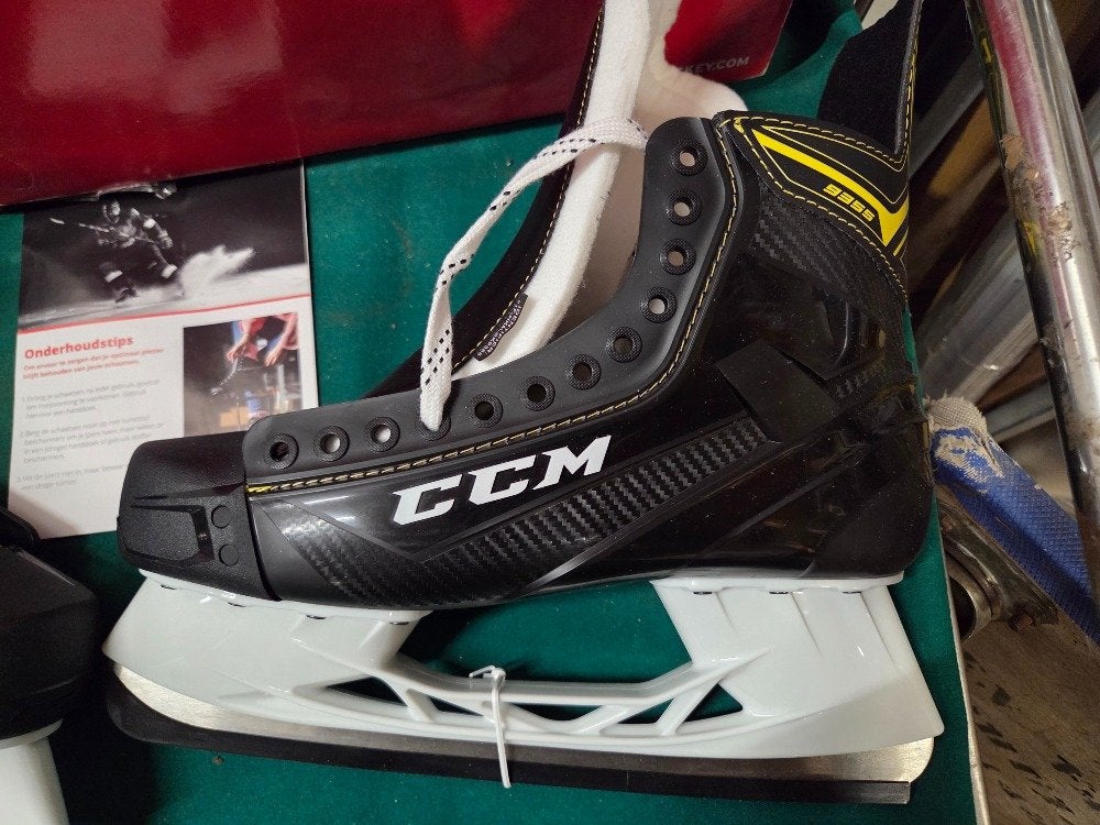 ijshockeyschaatsen CCM 9355 maat 48, Tickets en Kaartjes