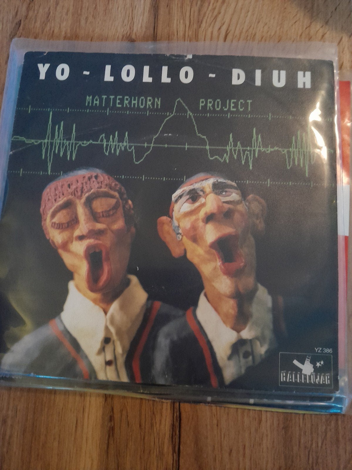 Matterhorn project 7 inch yo lollo diuh, Ophalen of Verzenden, Zo goed als nieuw, Pop