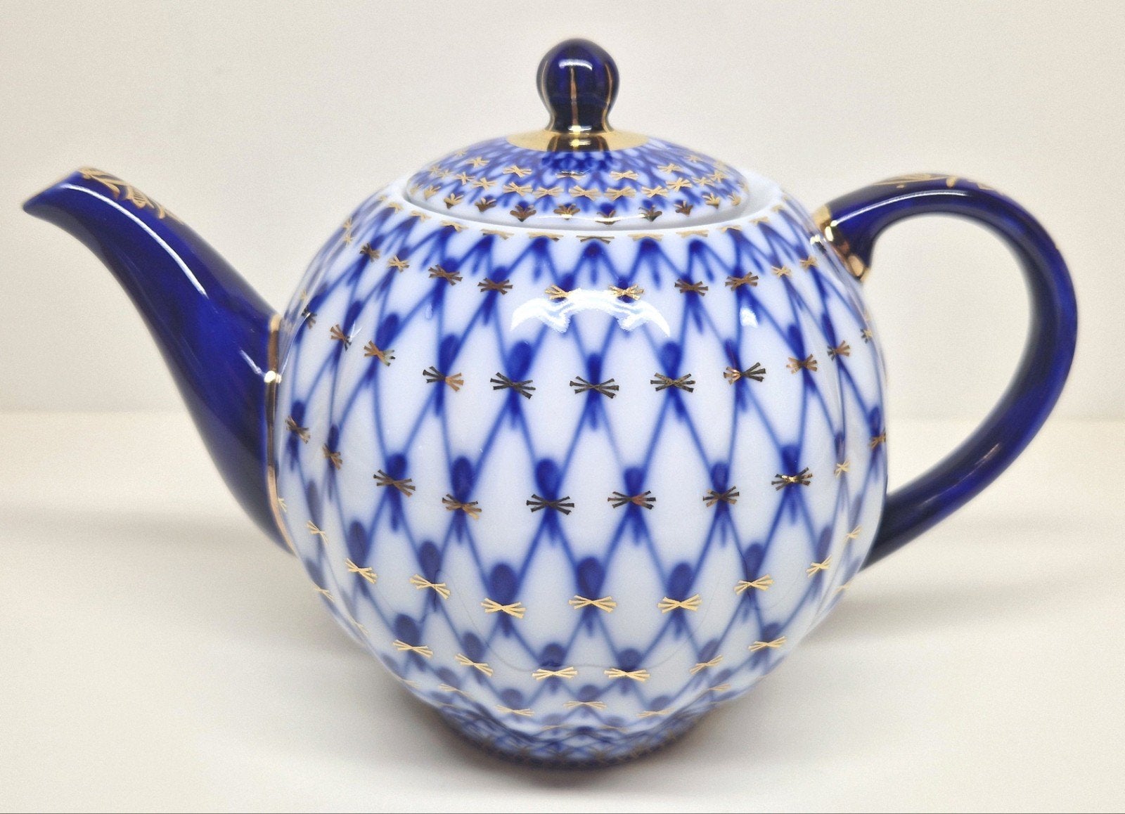 Porseleinen Lomonosov theepot Cobalt Net decor, 2002-2006., Antiek en Kunst, Antiek | Porselein, Ophalen of Verzenden