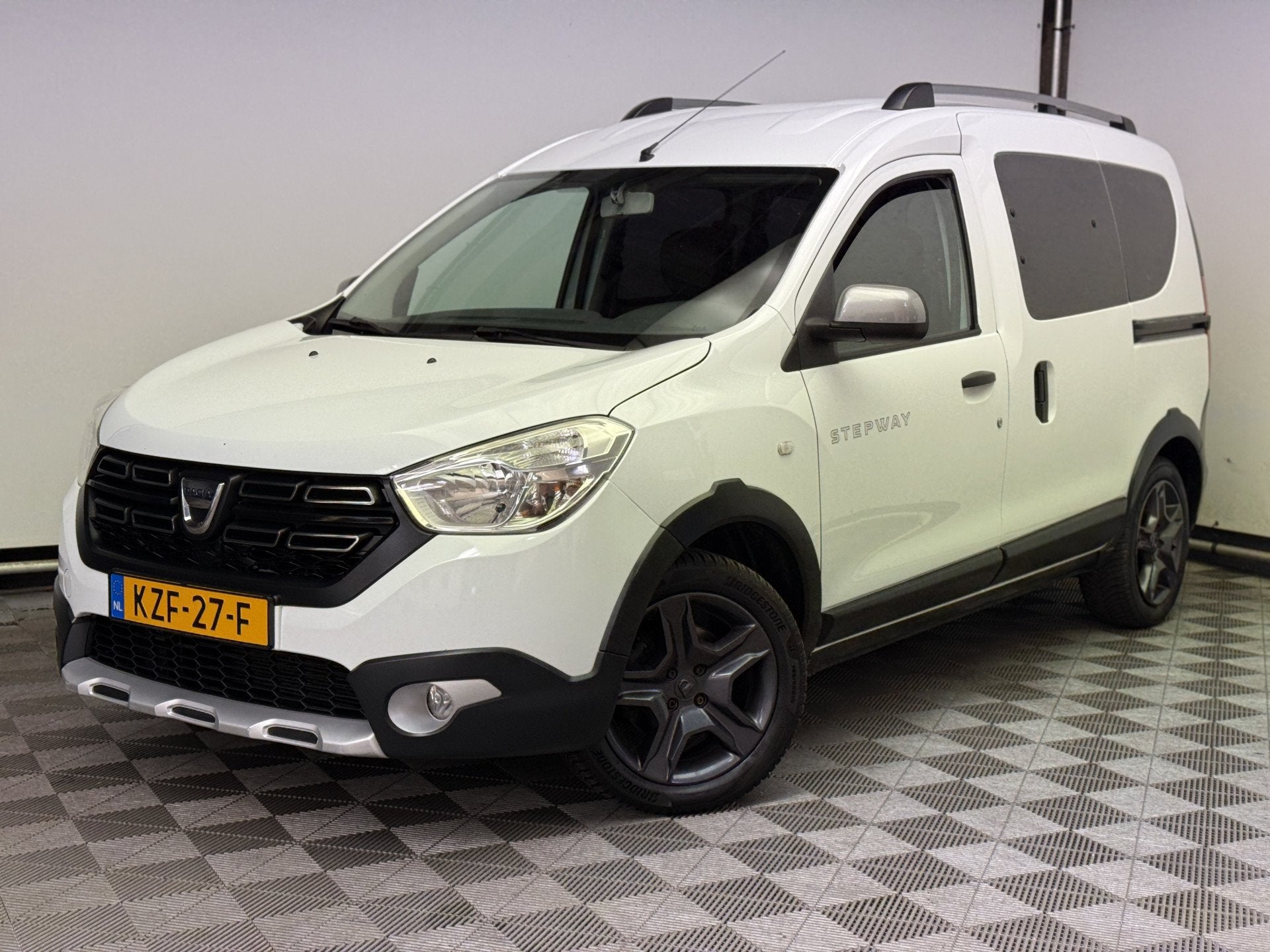 Dacia Dokker Stepway 1.2 TCe S&S Ambiance Navi Airco Trekhaa, Auto's, Voorwielaandrijving, Stof, Gebruikt, 4 cilinders