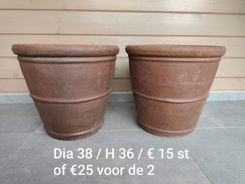 Hoogwaardige vorstbestendige bloempotten - 2 betonnen bollen, Tuin en Terras, Bloempotten, Ophalen, Rond, Zo goed als nieuw, Tuin