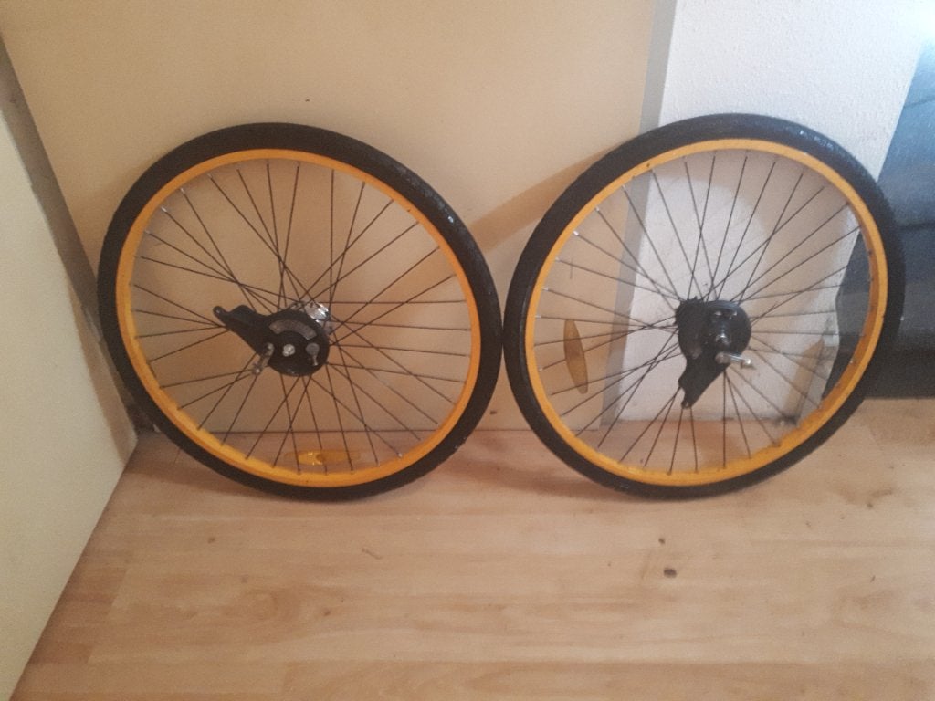 Set 26" wielen met massieve banden, Ophalen, Gebruikt, Band, Aluminium