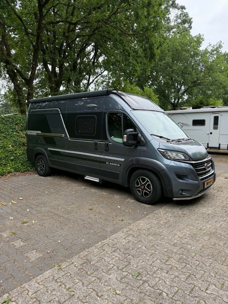Adria Twin Supreme 600SPB Automaat 2020, Caravans en Kamperen, Automaat, Buscamper of Camperbus, Ringverwarming, Fiat