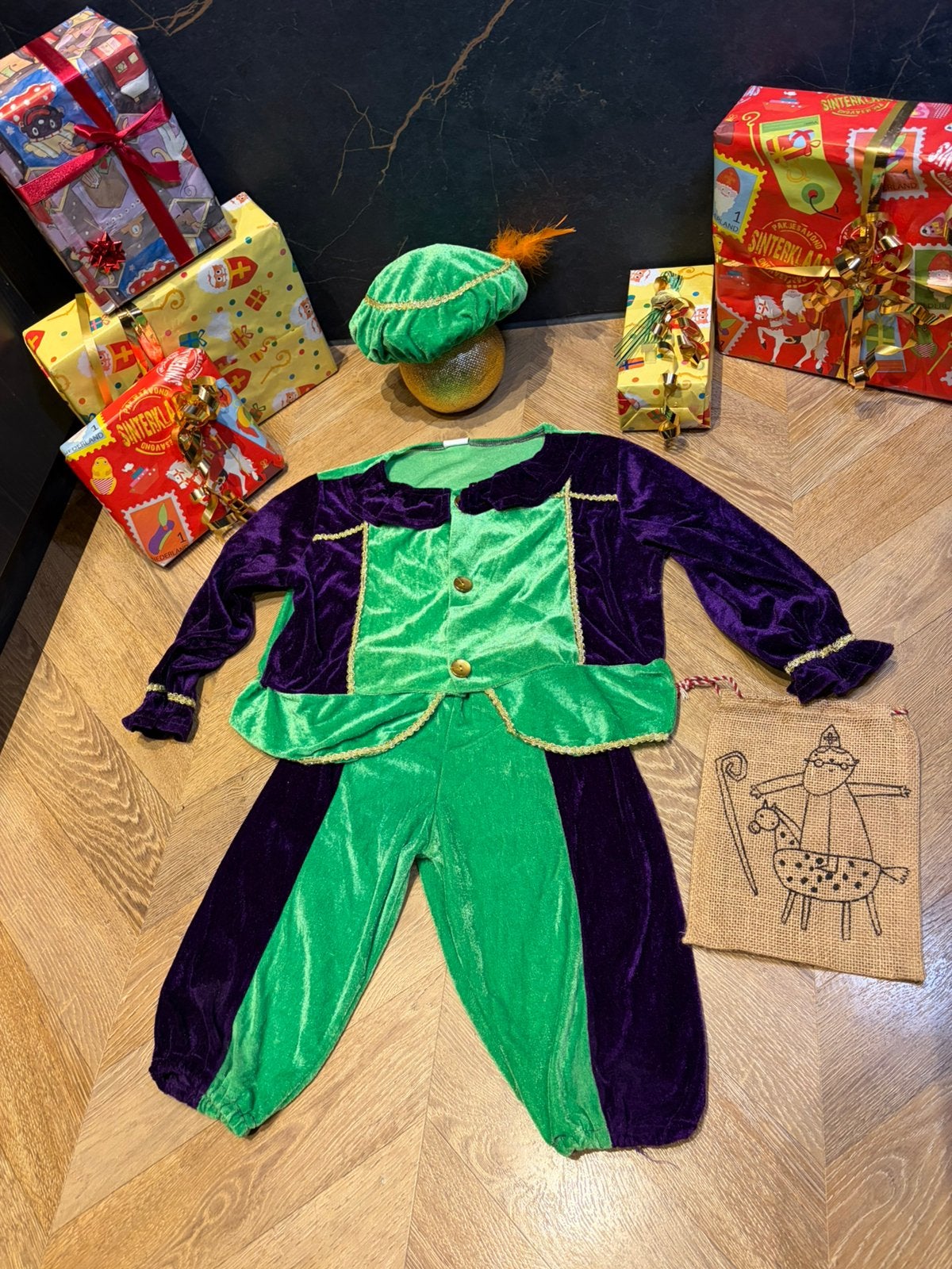 Pietenpak paars groen maat 116 set sinterklaas piet, Kinderen en Baby's, Carnavalskleding en Verkleedspullen, Ophalen of Verzenden