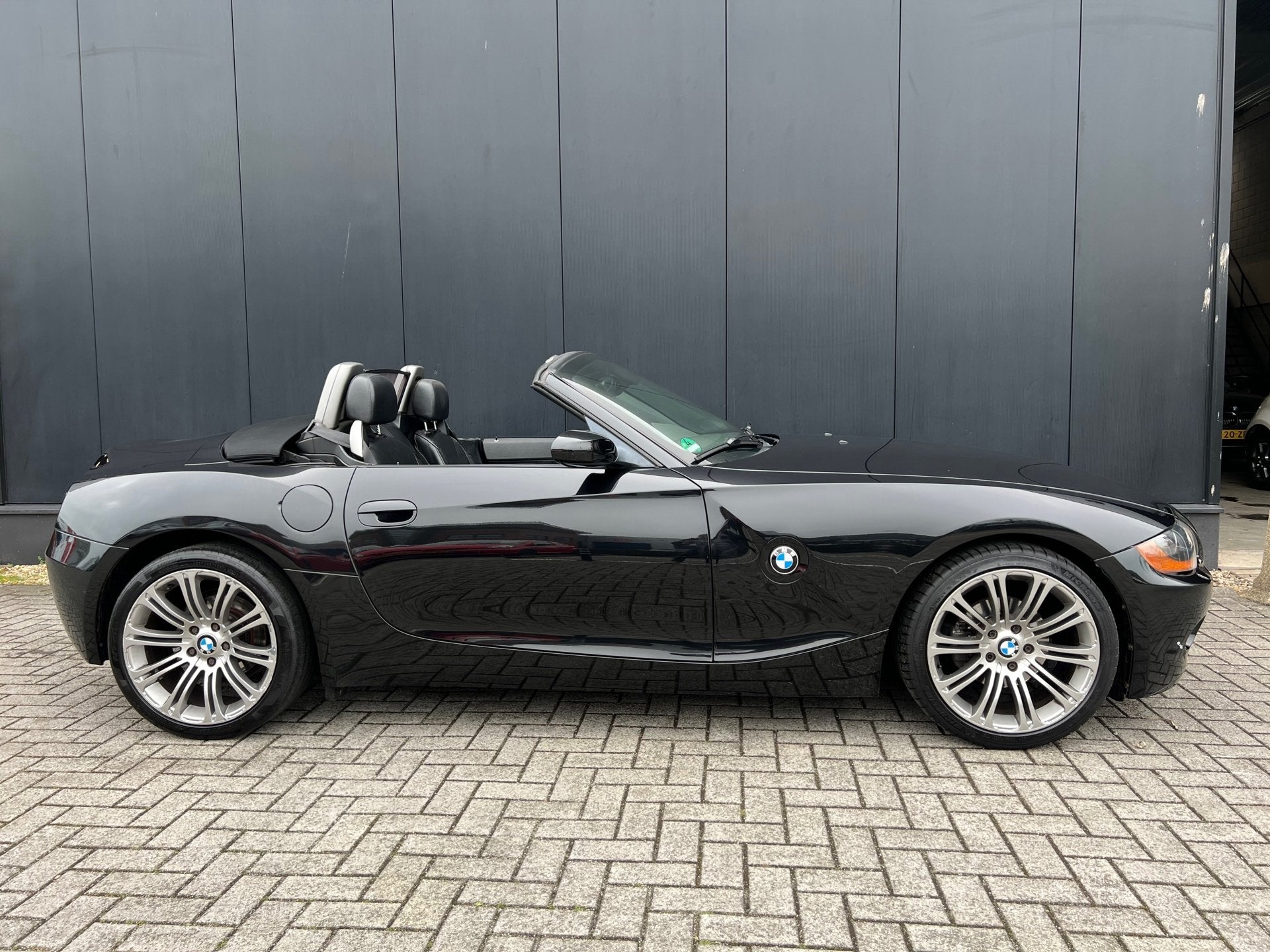 Foto 5 van BMW Z4 Roadster 2.5i Sport! '05 Leer/Navi/18'Lmv/192Pk