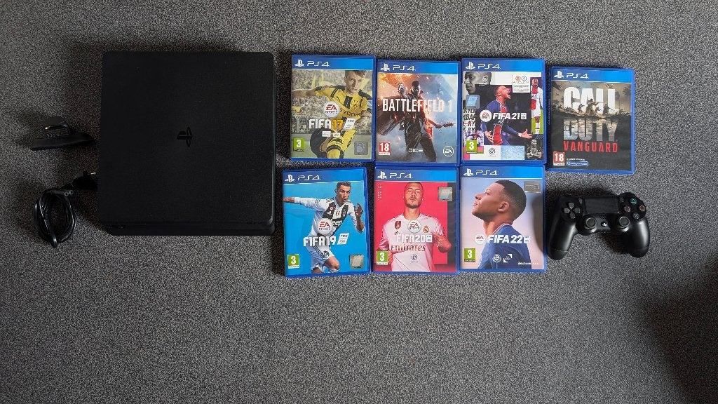 PS4 Slim + controller + games (Cod Vanguard, BF1, FIFA), Gebruikt, 1 speler, Ophalen of Verzenden, Eén computer