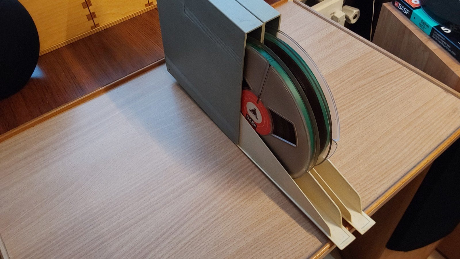 2 Basf 18cm spoelen met Tape en Basf kunststoffen cassettes., Ophalen of Verzenden
