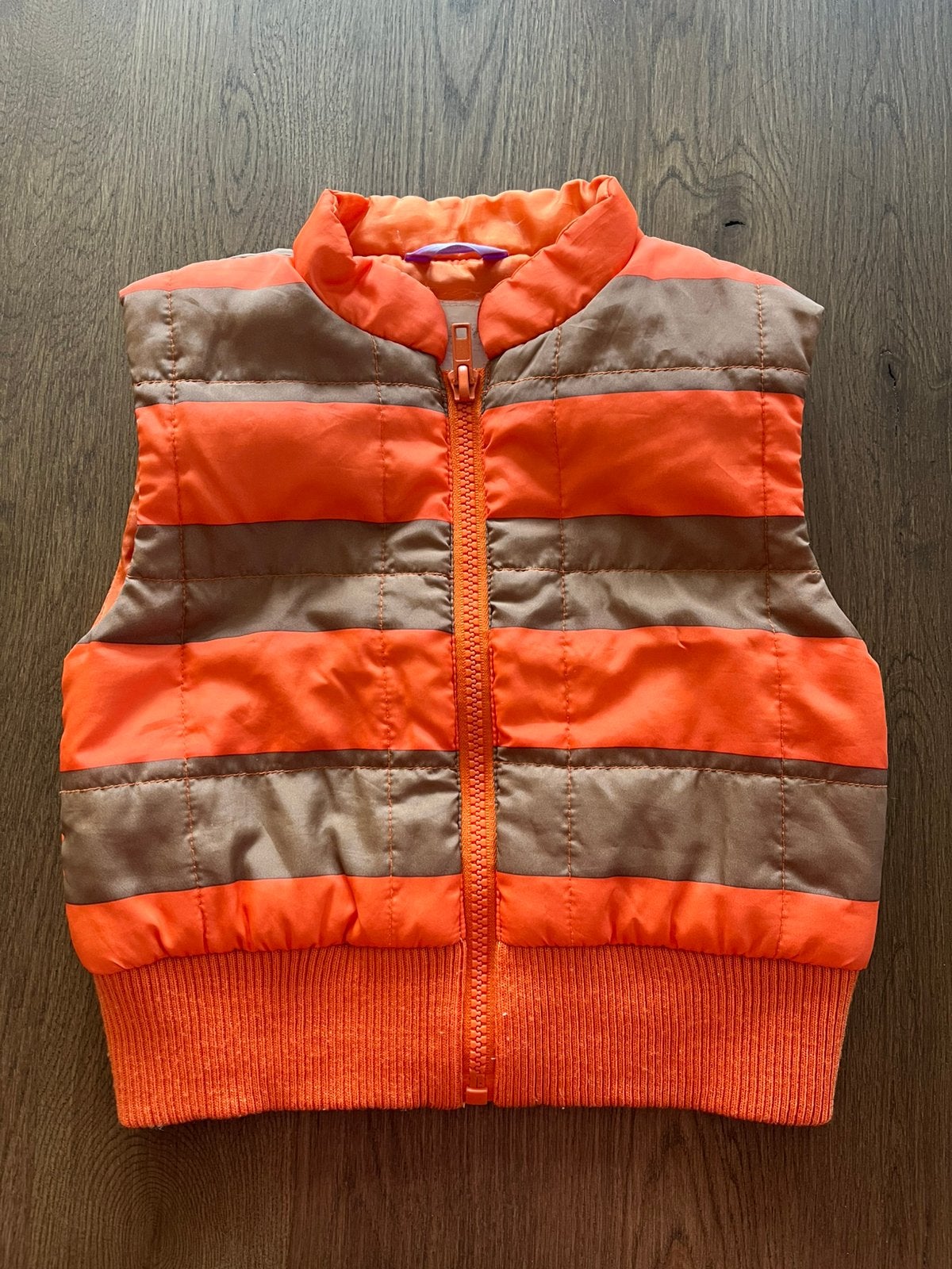 Mooie stoere bodywarmer in maatje 74, Kinderen en Baby's, Ophalen of Verzenden, Zo goed als nieuw, Jongetje of Meisje, Overige typen