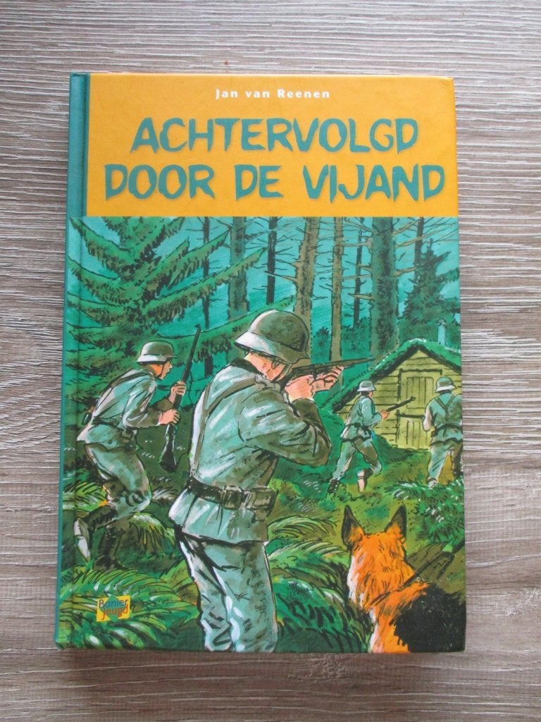 Achtervolgd door de vijand - Jan van Reenen, Ophalen of Verzenden, Gelezen, Fictie algemeen