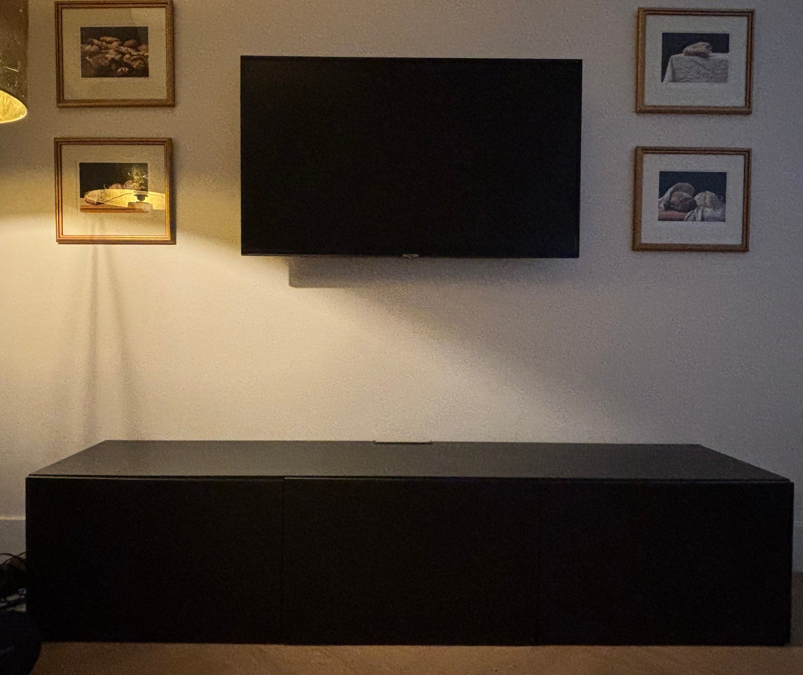 BESTÅ tv meubel zwart met deuren ikea, Huis en Inrichting, Kasten | Televisiemeubels, Ophalen, 150 tot 200 cm, Zo goed als nieuw