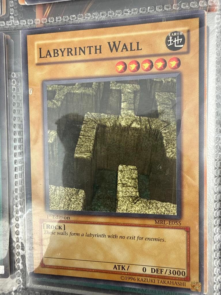 Yu-Gi-Oh! Labyrinth Wall 1st Edition MRL-E055, Ophalen of Verzenden, Gebruikt, Losse kaart