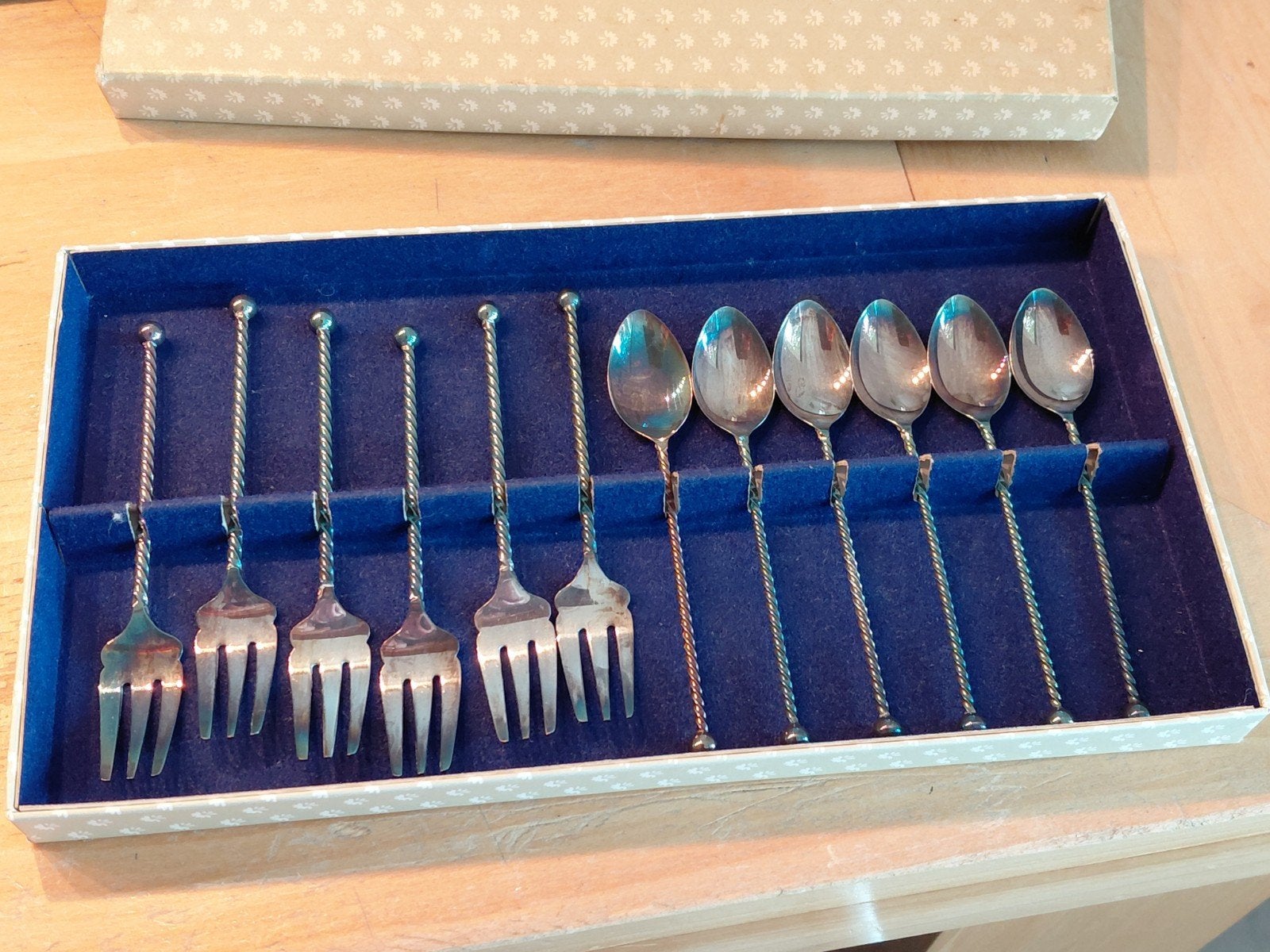 6 GEBAKSVORKJES EN 6 LEPELTJES KROONTJE 30, Ophalen of Verzenden