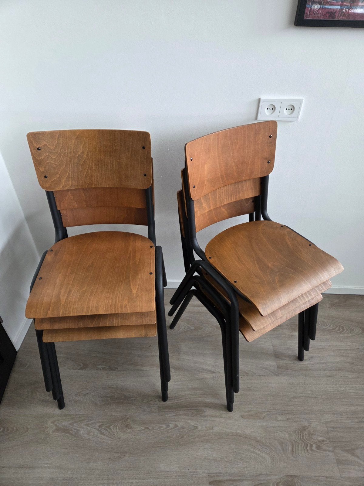 Set van 6 stapelbare houten stoelen met metalen frame, Huis en Inrichting, Ophalen, Zo goed als nieuw, Vijf, Zes of meer stoelen