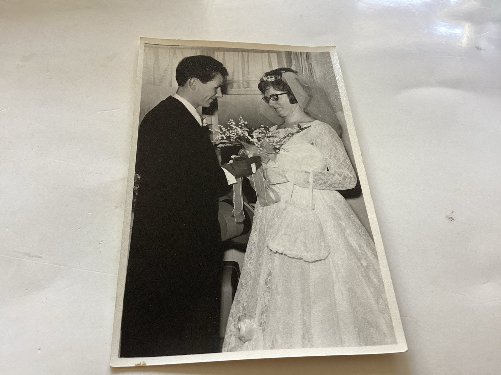 Vintage trouwfoto - Zwart-wit bruidspaar, 1960 tot 1980, Gebruikt, Foto, Ophalen of Verzenden