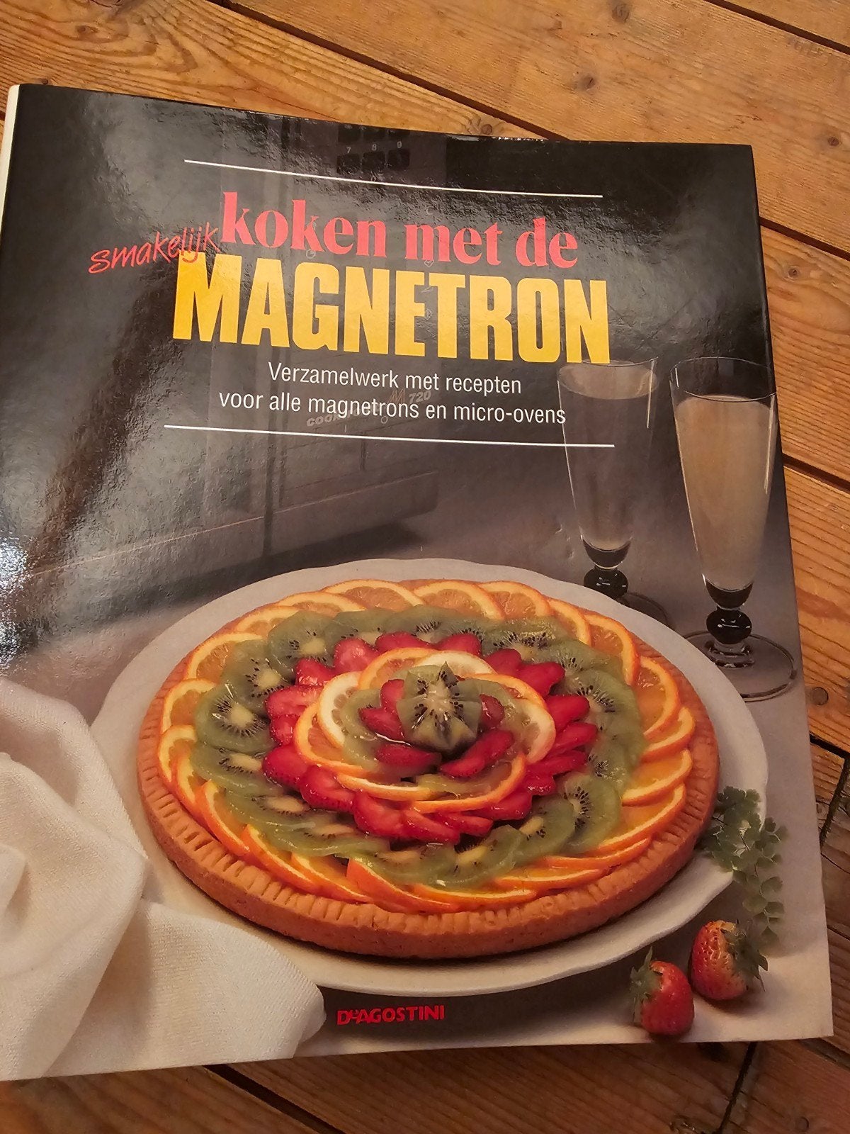 Magnetron kookboeken 3x, Boeken, Kookboeken, Ophalen of Verzenden, Zo goed als nieuw