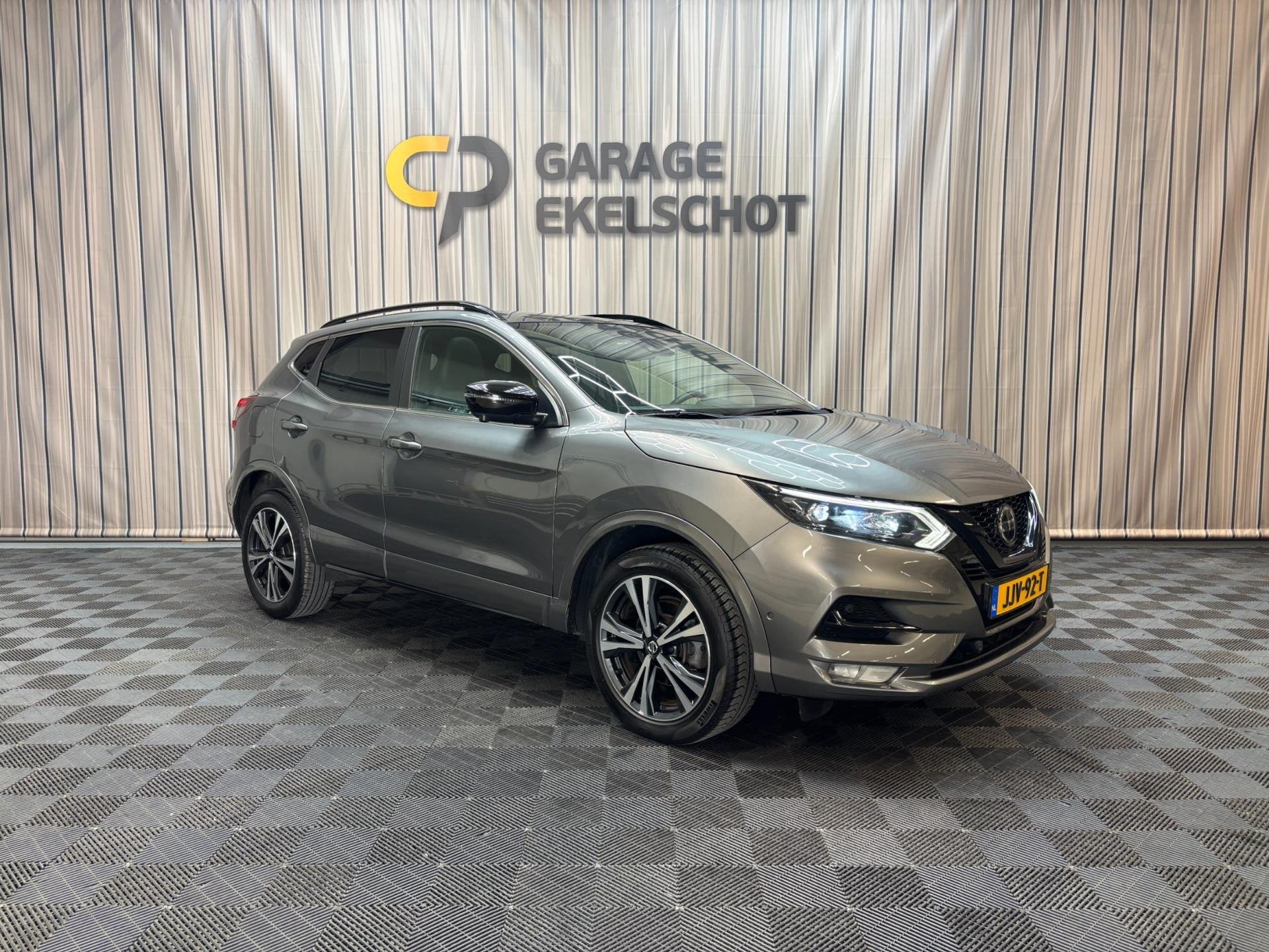Nissan Qashqai 1.3 DIG-T N-Tec|Carplay|Acc|360|Panoramadak, Auto's, Nissan, Voorwielaandrijving, 687 kg, Gebruikt, 4 cilinders